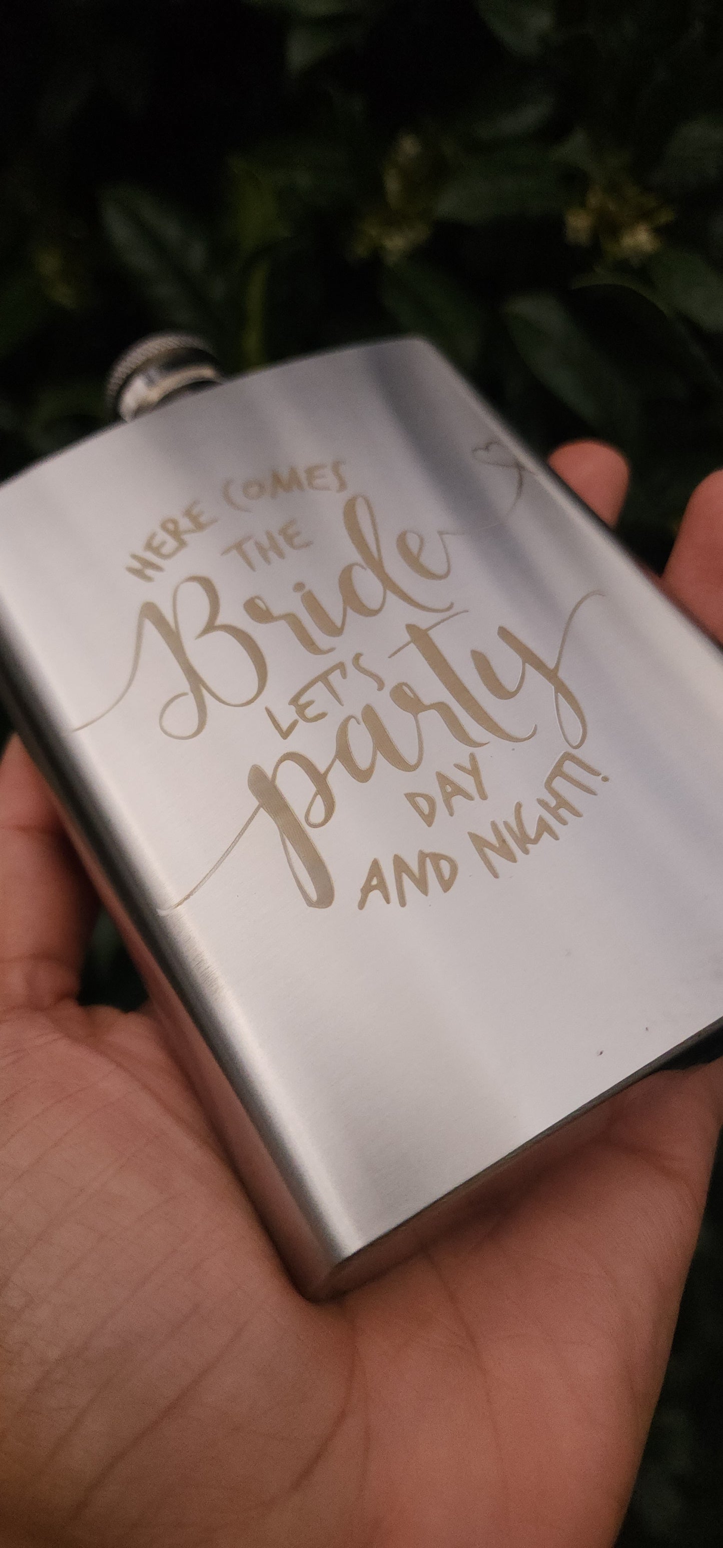 [BLACK FRIDAY/CYBER MONDAY] Engraved holiday flasks